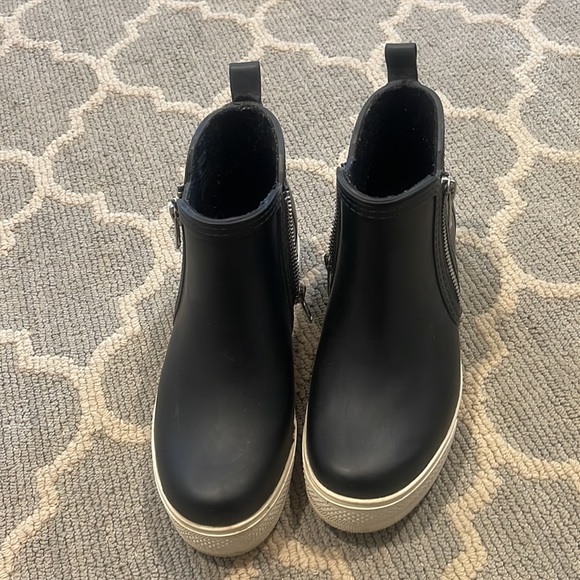 Steve Madden Size 7 Bootie - Picture 2 of 4